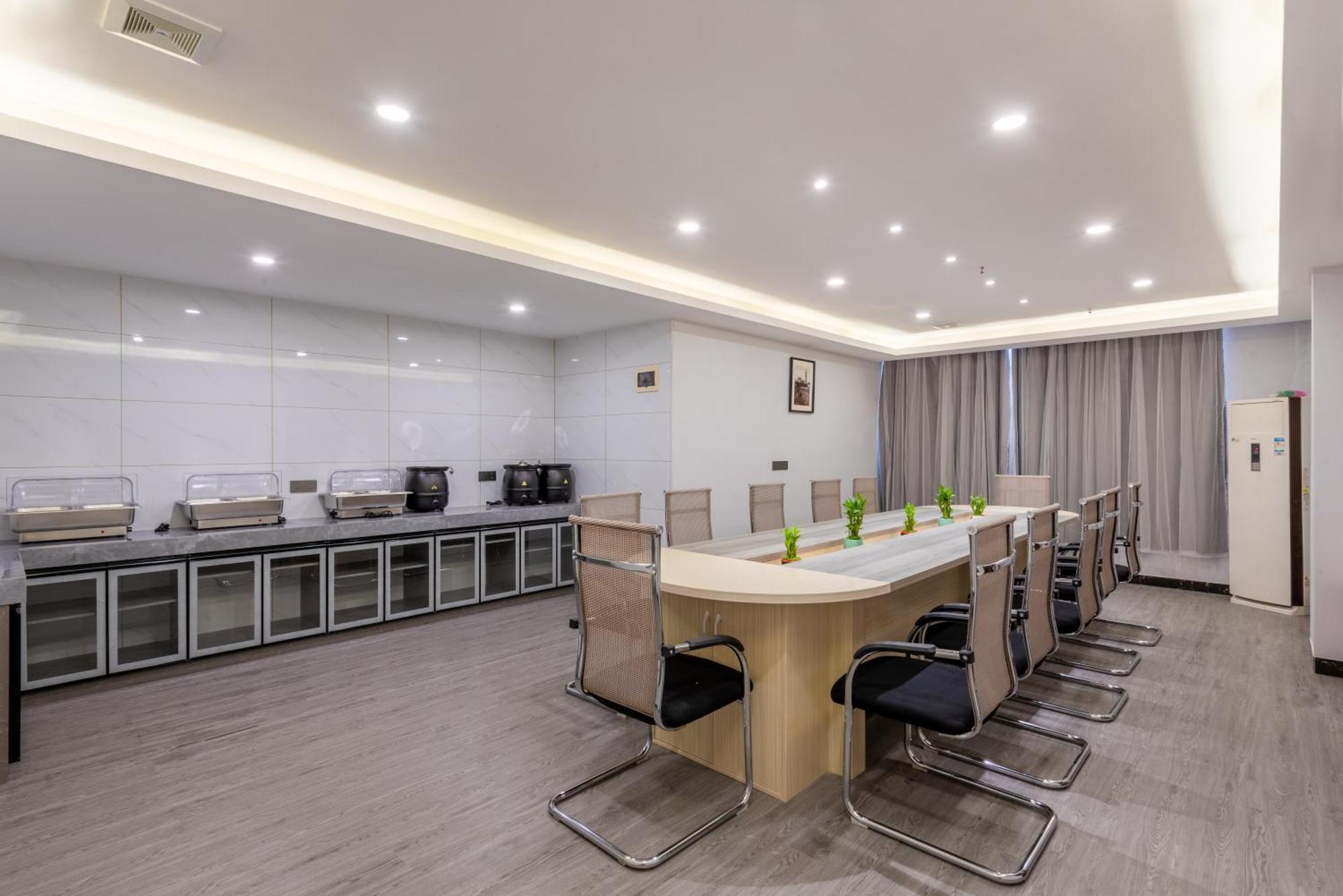 Huahang Hotel - Guangzhou Baiyun International Airport - Free Airport Shuttle Bus Екстер'єр фото