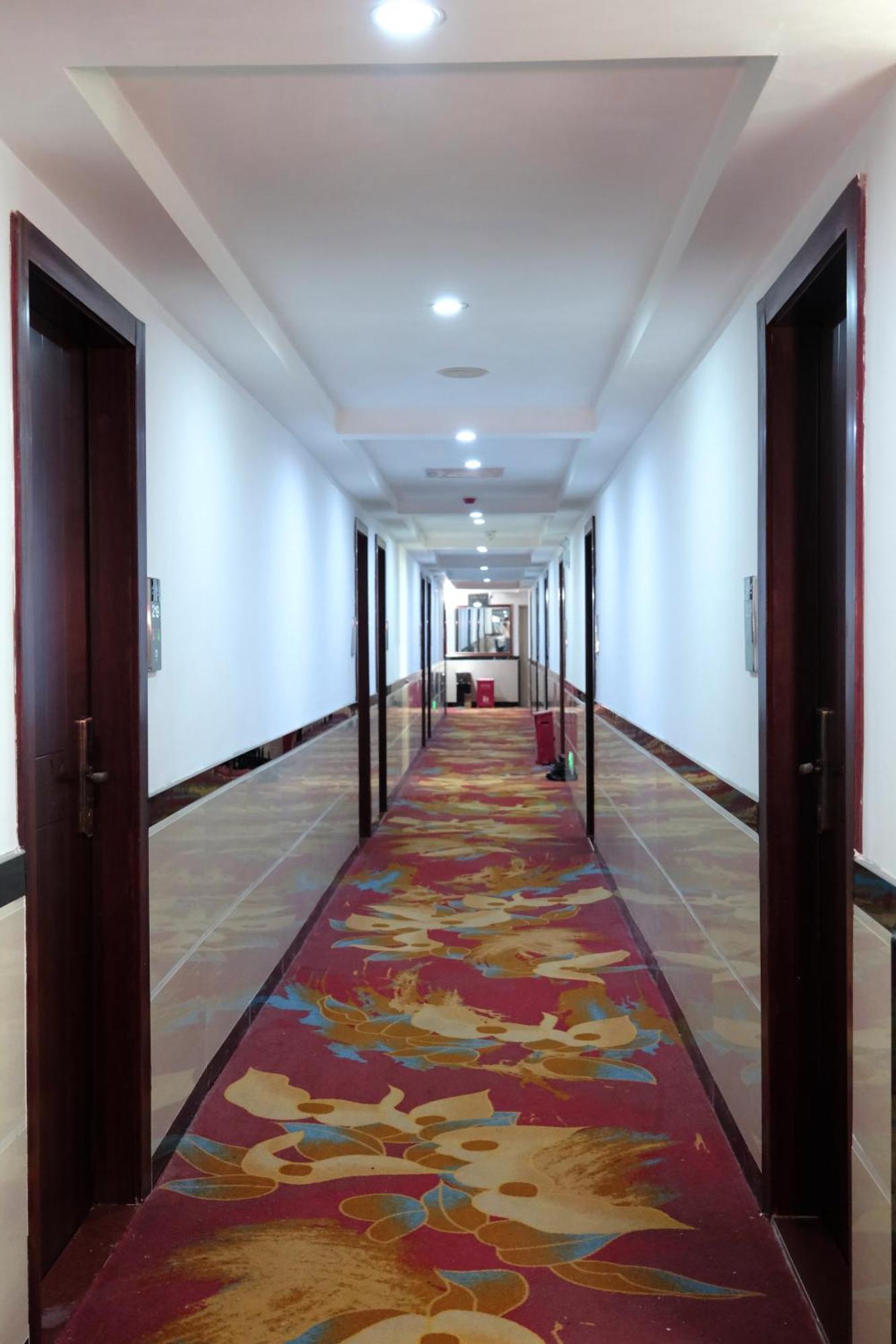 Huahang Hotel - Guangzhou Baiyun International Airport - Free Airport Shuttle Bus Екстер'єр фото