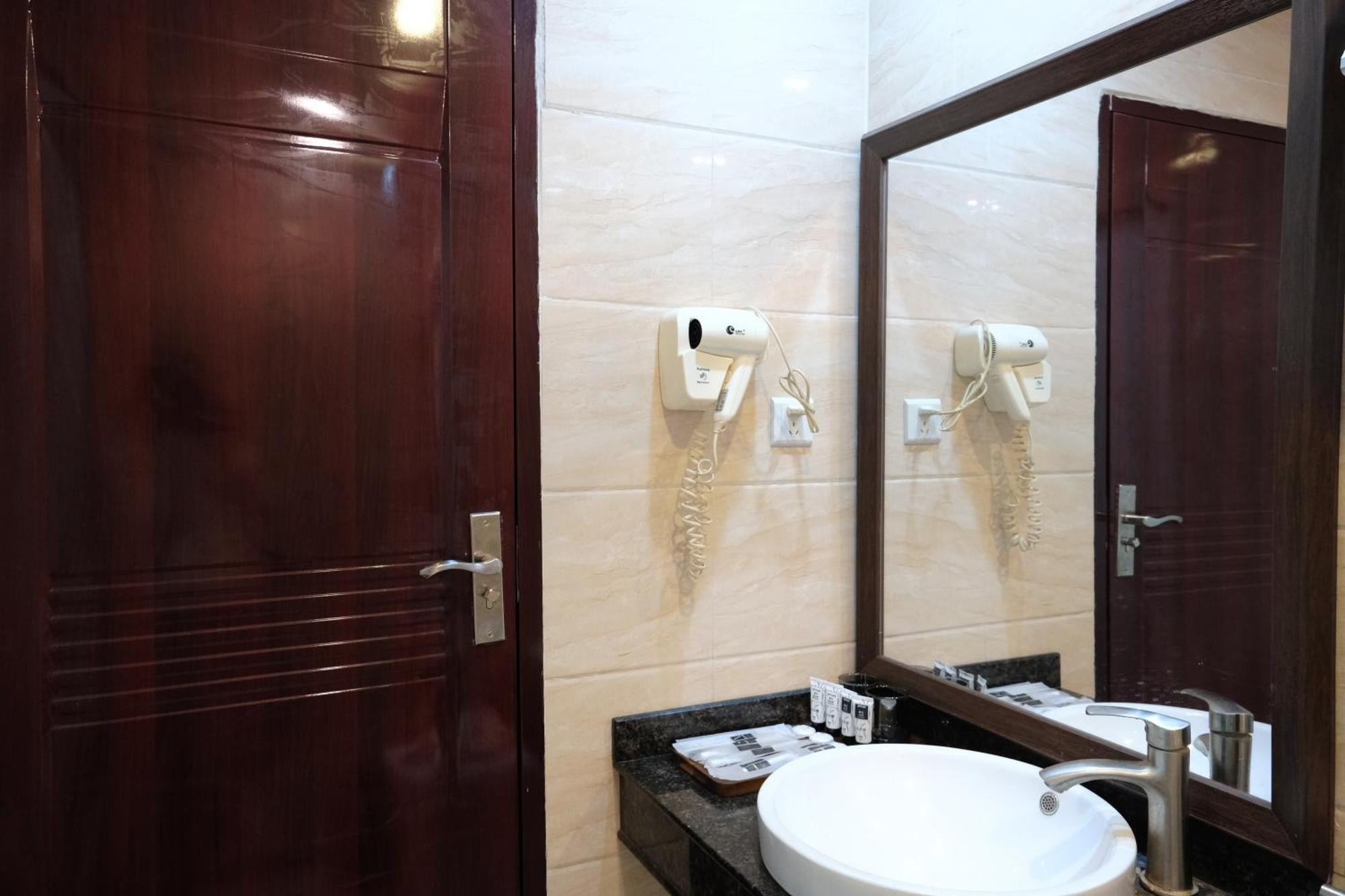 Huahang Hotel - Guangzhou Baiyun International Airport - Free Airport Shuttle Bus Екстер'єр фото