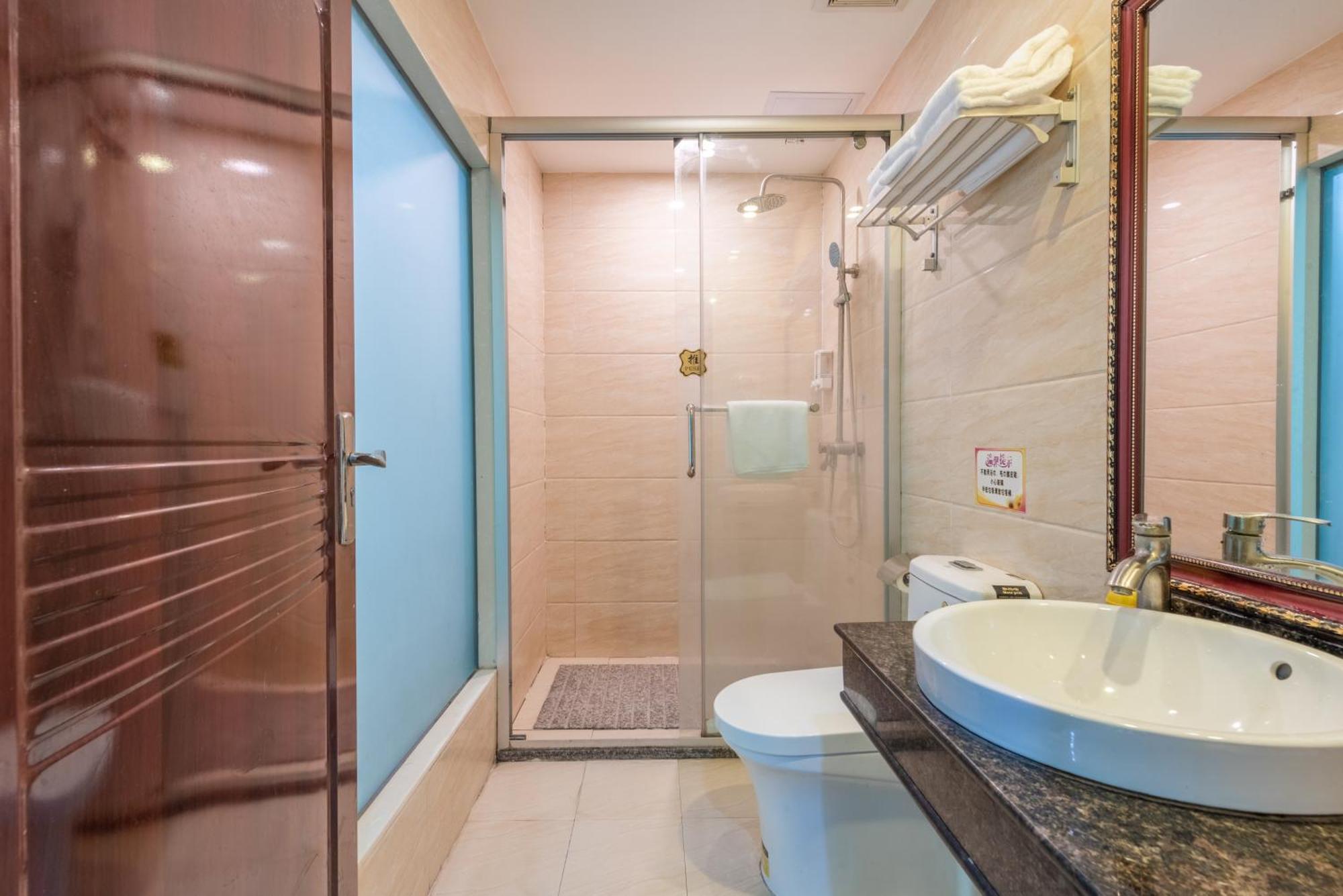 Huahang Hotel - Guangzhou Baiyun International Airport - Free Airport Shuttle Bus Екстер'єр фото