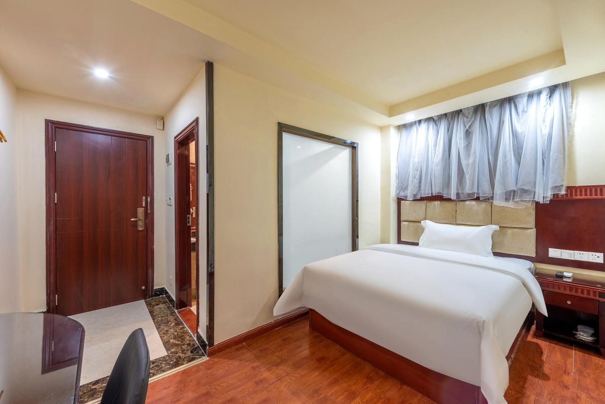 Huahang Hotel - Guangzhou Baiyun International Airport - Free Airport Shuttle Bus Екстер'єр фото